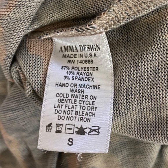 Amma Design 3/4 Sleeve Multi Colored Bat Wing Top - Picture 7 of 7